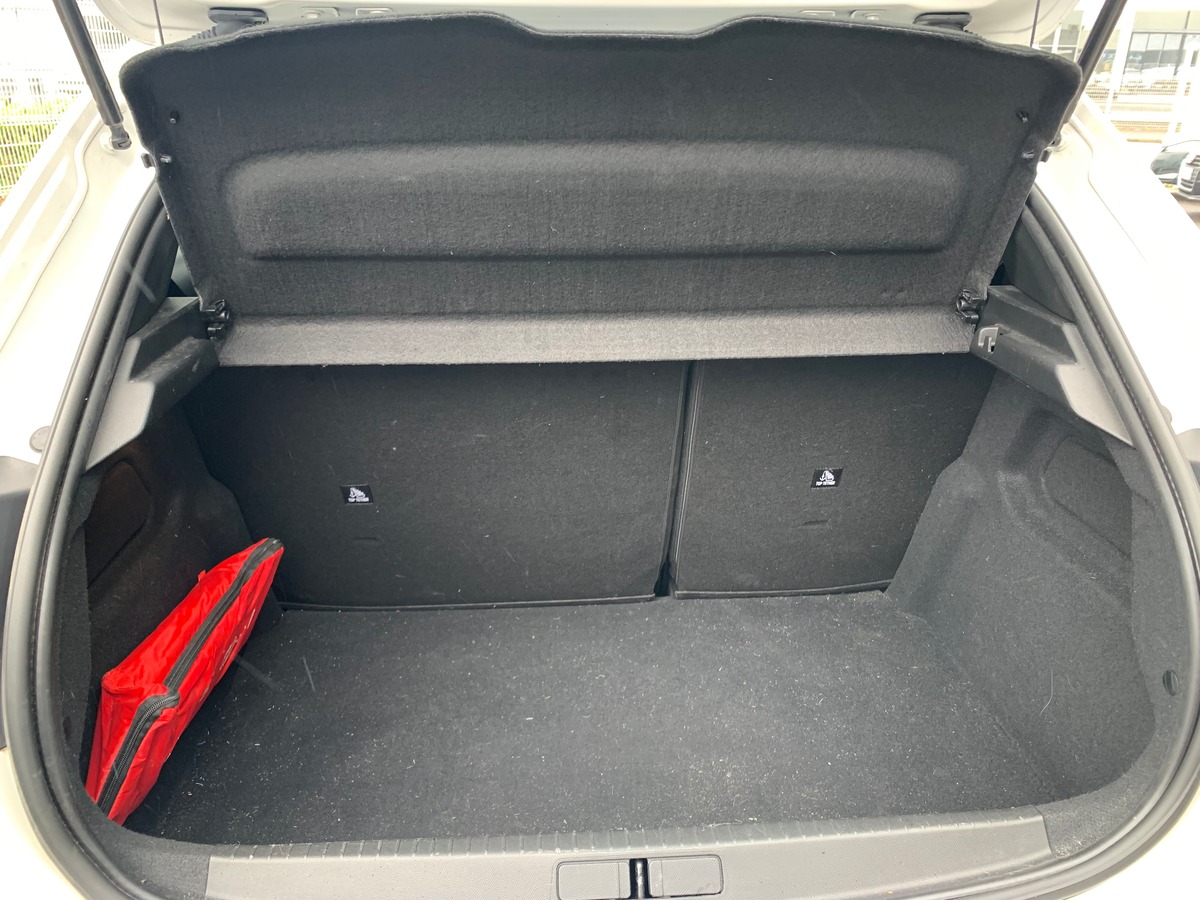 Peugeot 208 130 | GT | Toit panoramique | Caméra recul | Avertisseur angles morts | Apple car play