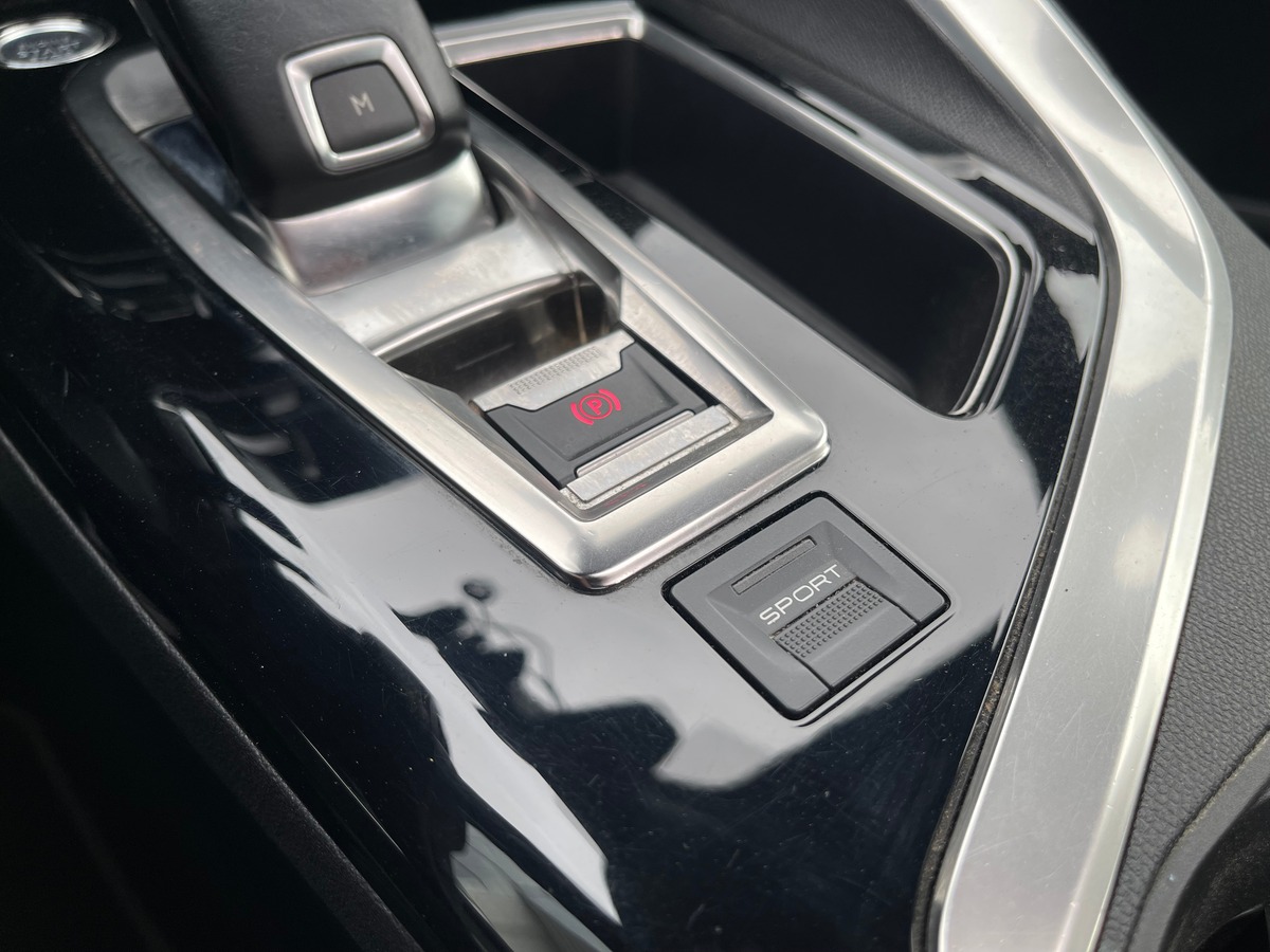 Peugeot 5008 Gt Line 1.5 BlueHDi EAT8 130 cv Boîte auto - Toit ouvrant / Audio FOCAL