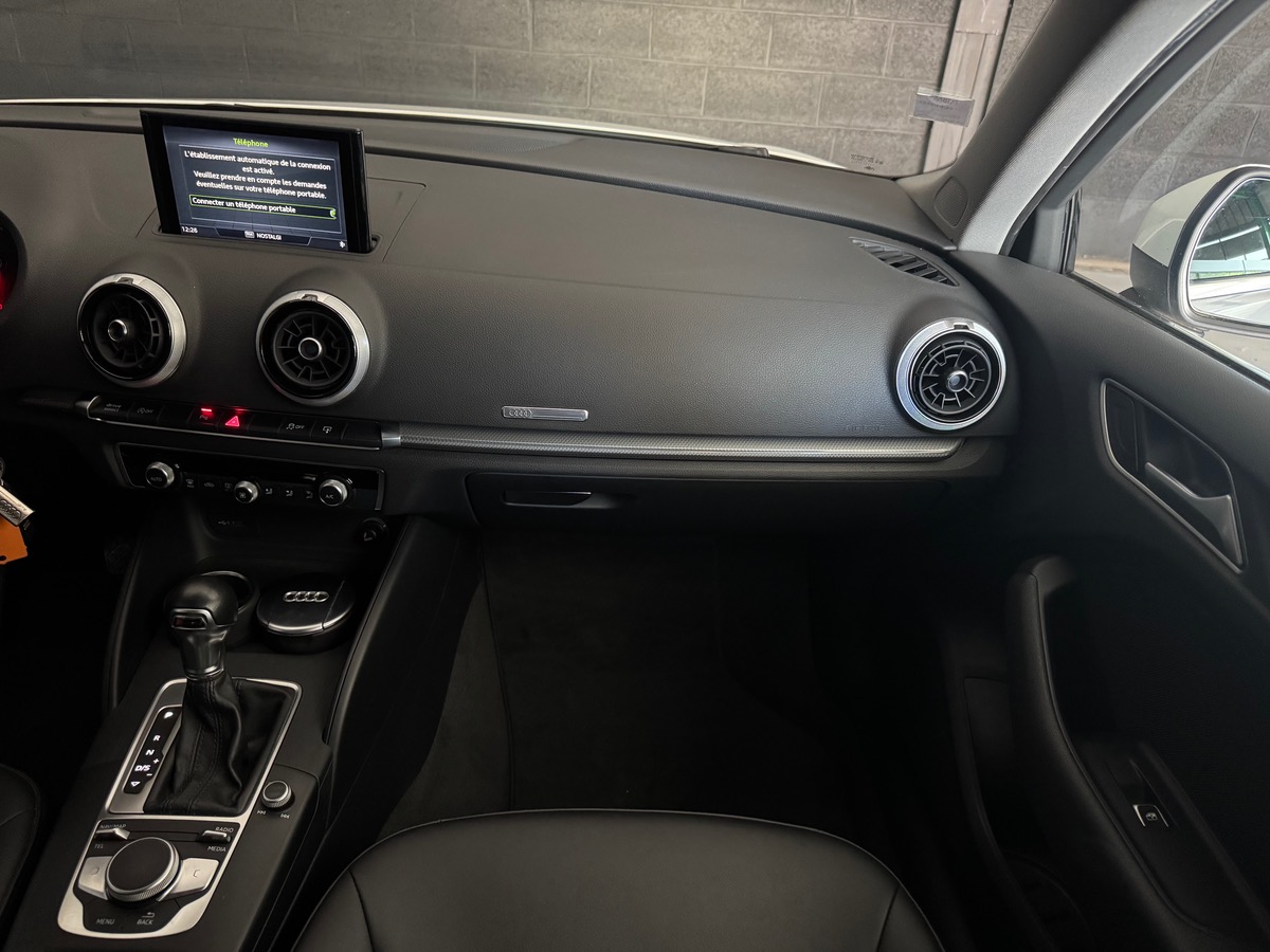 Audi A3 1.6 tdi S tronic / Xénons / Radar de stationnement Av Ar