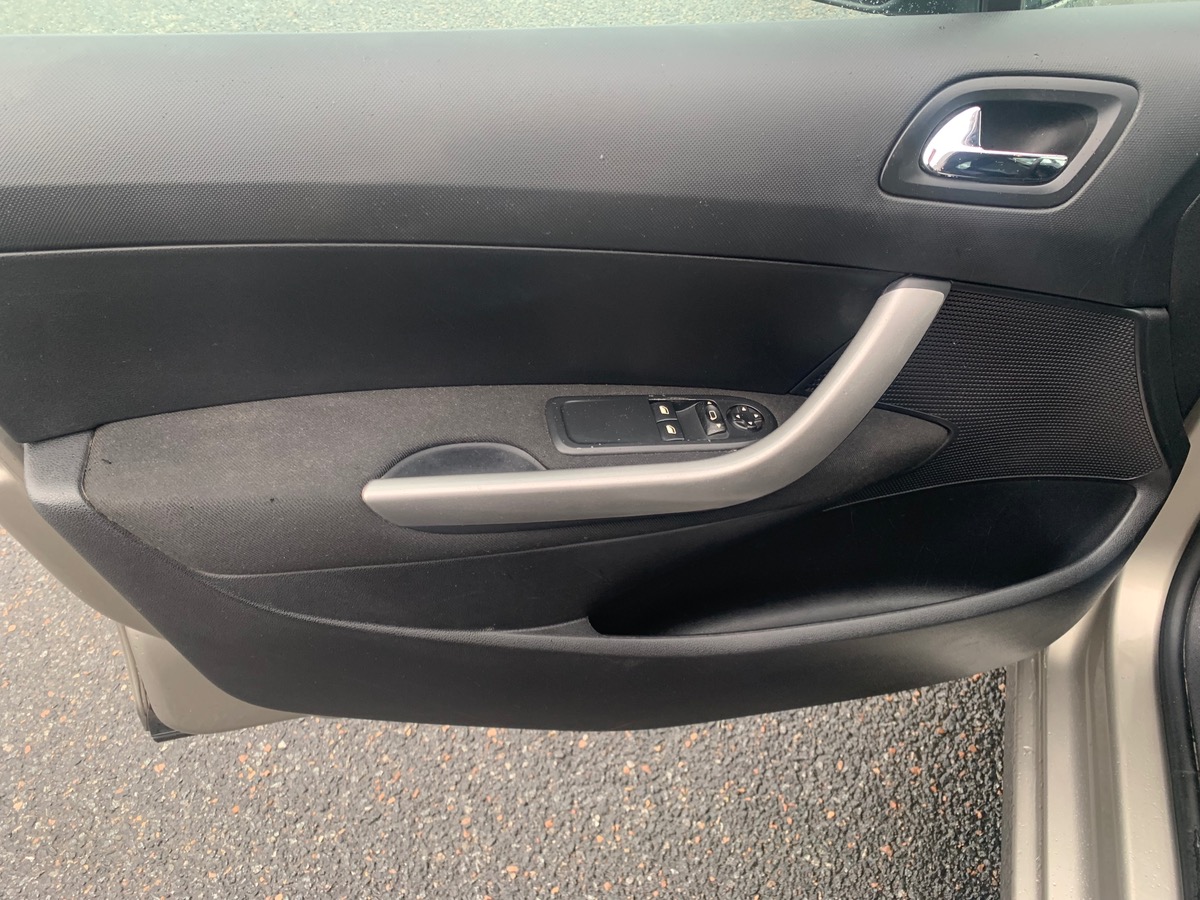 Peugeot 308 120 ch | Rétroviseurs électriques | Climatisation | Sièges rang 2 rabattables à plat