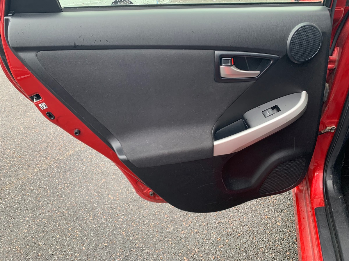 Toyota Prius 136 ch | Dynamic | Caméra de recul | Régulateur de vitesse | Climatisation