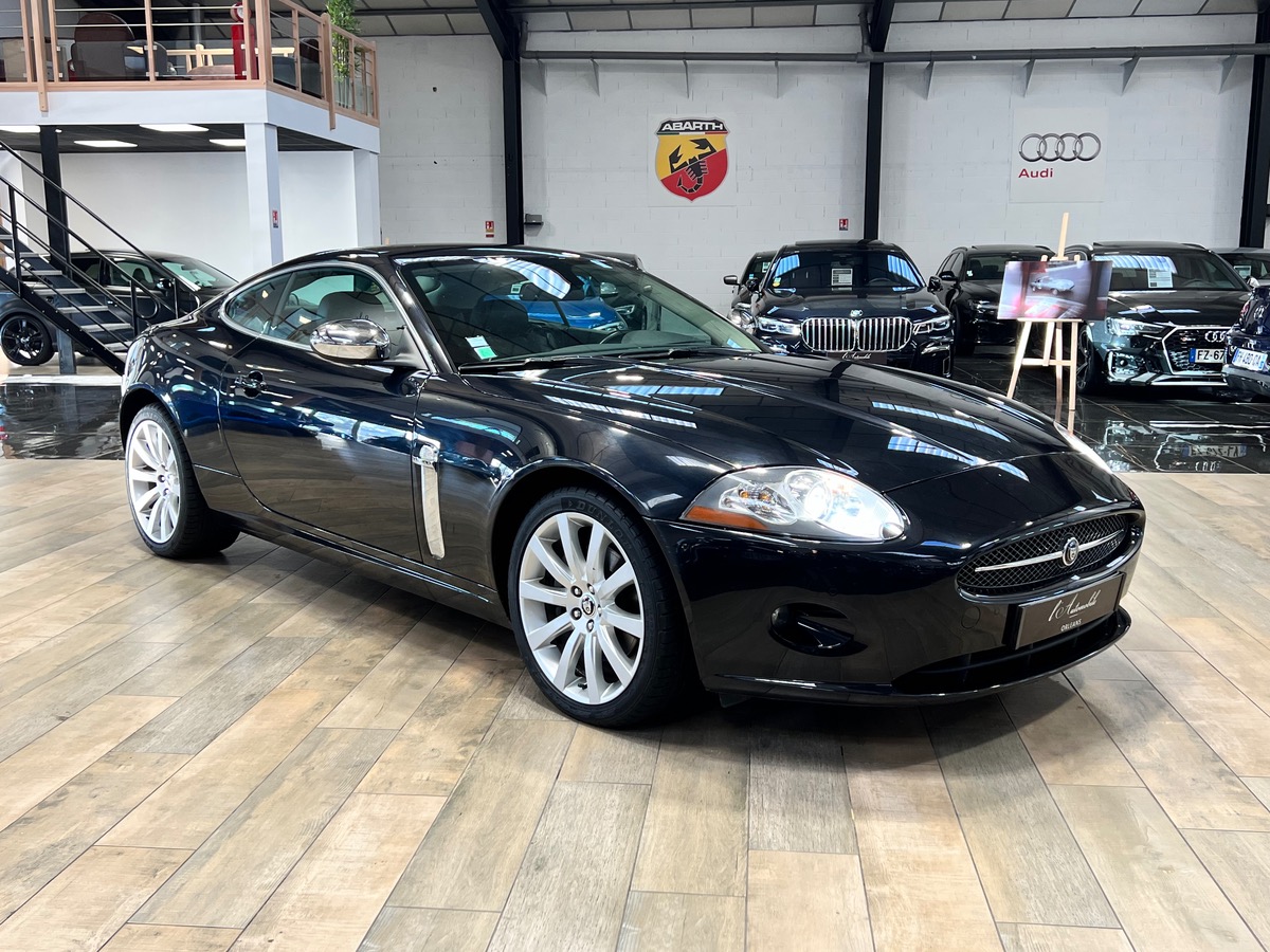 Jaguar XK Coupé Ph1 4.2 32V 298CV BVA z