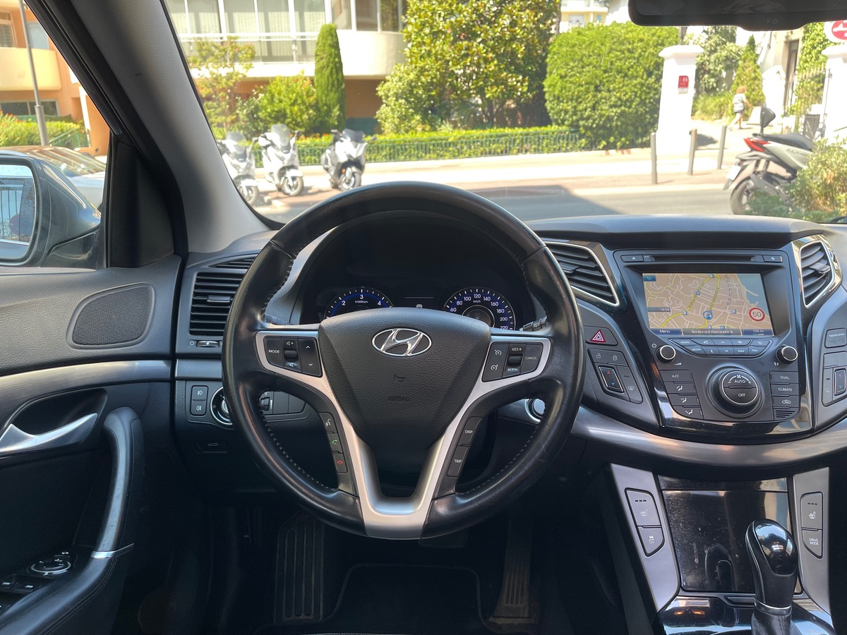 Hyundai i40 SW 1.7 CRDI 136 CV / Toit ouvrant / Barre de Toit / Moteur à Chaine