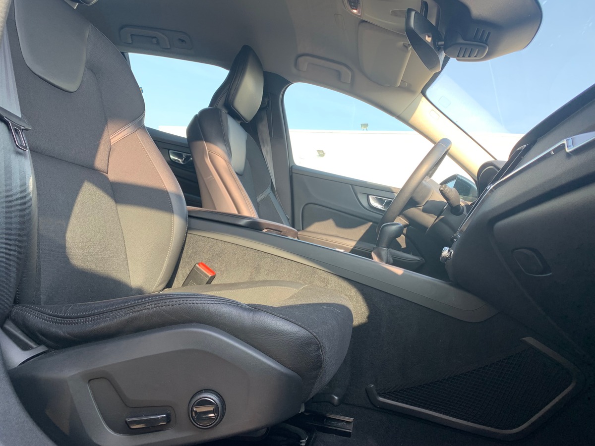 Volvo V60 150 ch | Momentum business | Caméra de recul | Avertisseur Angles Morts | Apple car Play