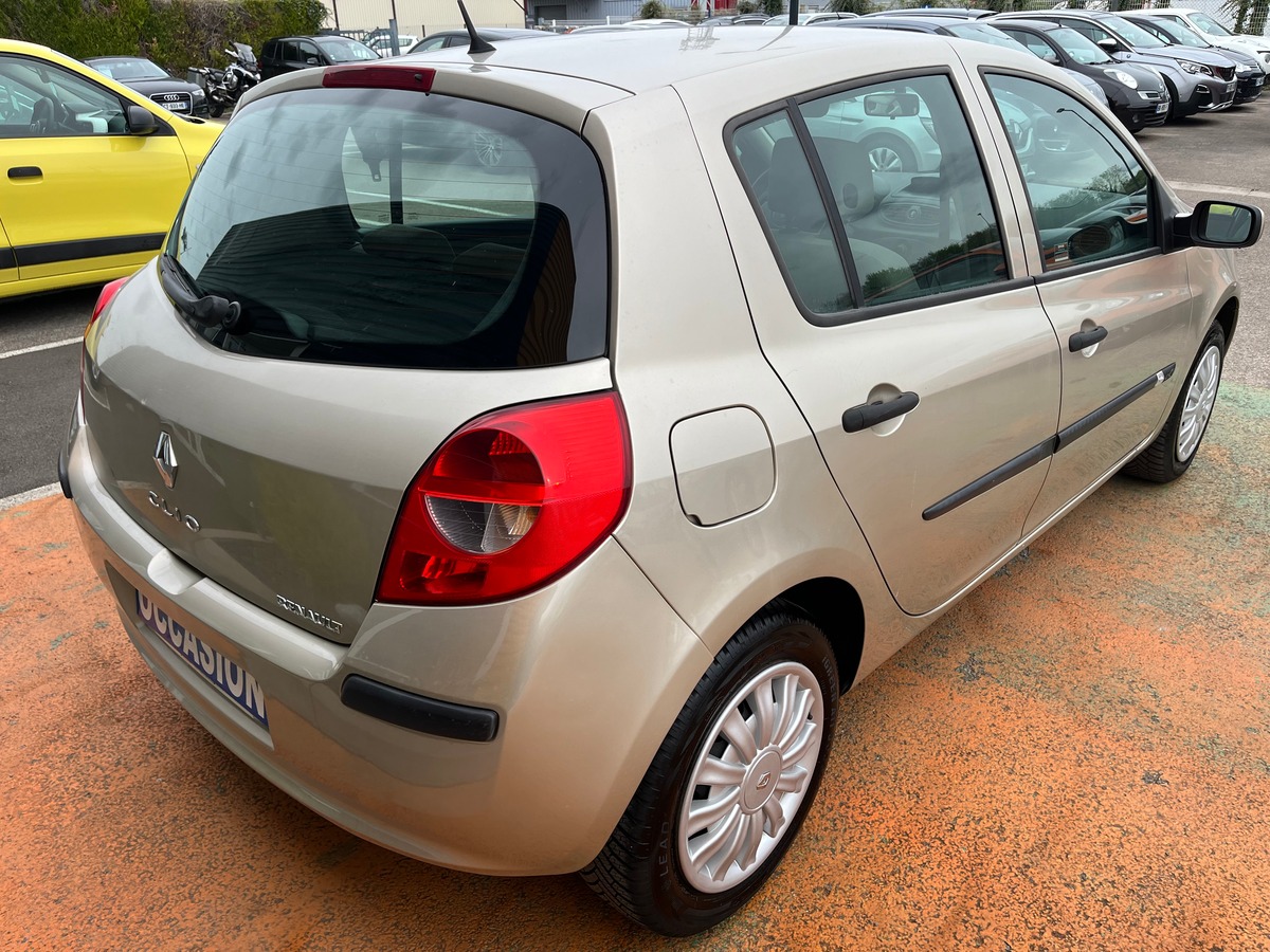 RENAULT Clio III 5 Portes 1.5 dCi 70 CH AUTHENTIQUE