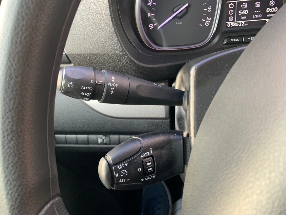 Citroën Spacetourer 120 ch | FEEL | 8 places | Attelage | Régulateur vitesse | Radar stationnement