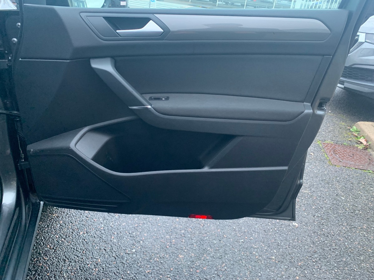 Volkswagen Touran 115 | Connect | 7 Places | Caméra recul | GPS | Bluetooth | Régulateur vitesse