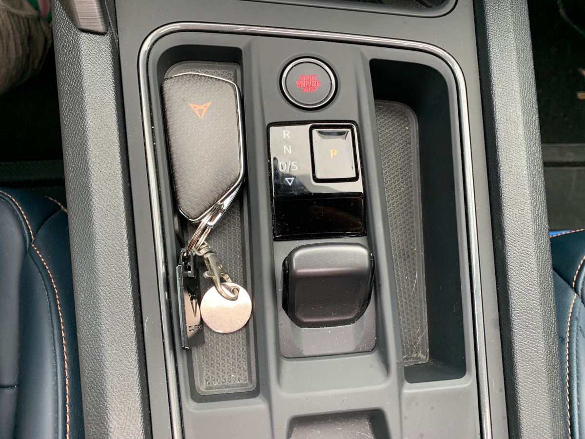 Cupra FORMENTOR E-HYBRID 204 | Business Edition | Cuir | Apple Car Play | Toit ouvrant panoramique