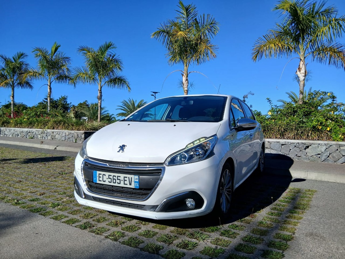 Peugeot 208 I 1.6 HDI / BLUEHDI 75 STYLE