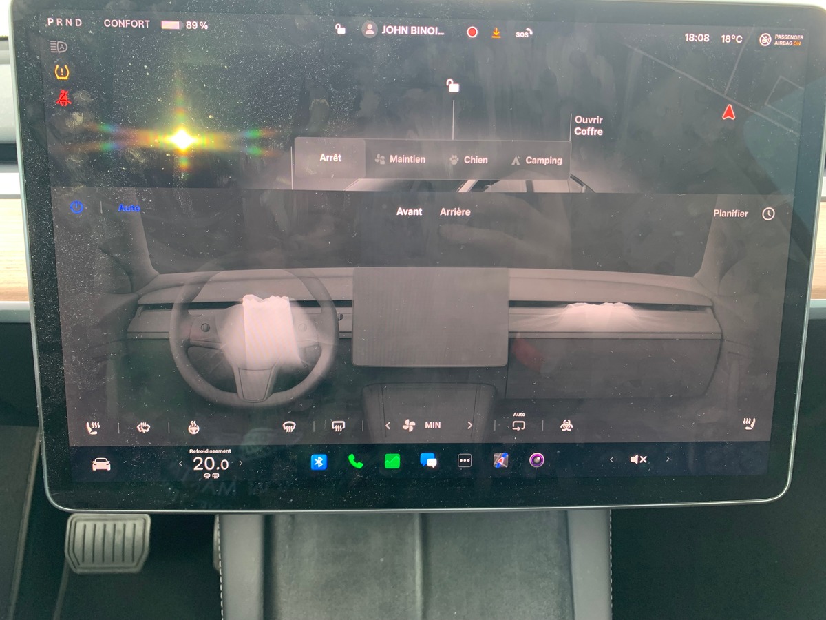 Tesla Model Y 275 chevaux | Premiére MAIN | Standard | Toit panoramique | Cuir | Siéges électriques