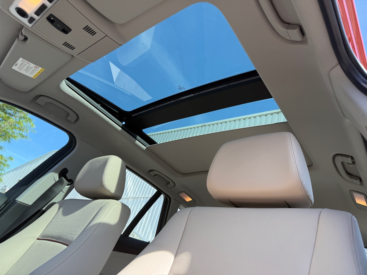 Bmw X1 20i 2L  184 X-Drive boite 8  X-line, Toit ouvrant, Sièges chauffants, Suivi complet