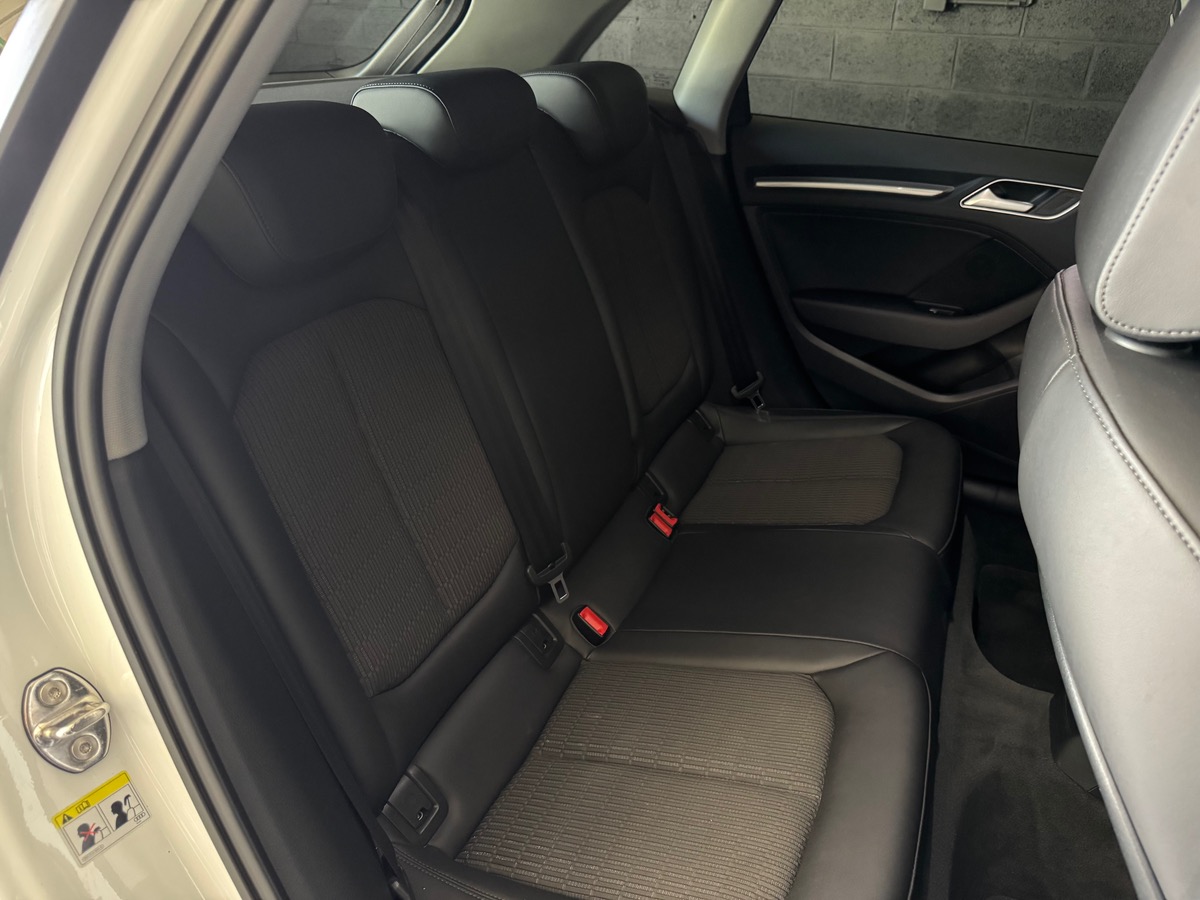 Audi A3 1.6 tdi S tronic / Xénons / Radar de stationnement Av Ar