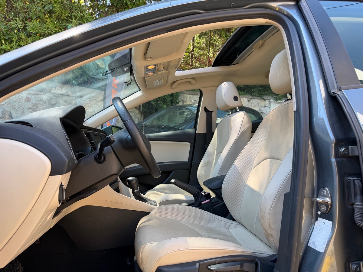 Seat Leon 1.2 TSI 105 CV / Toit Ouvrant /5 Portes Intérieur Cuir / Boite Neuve / Seat Sound