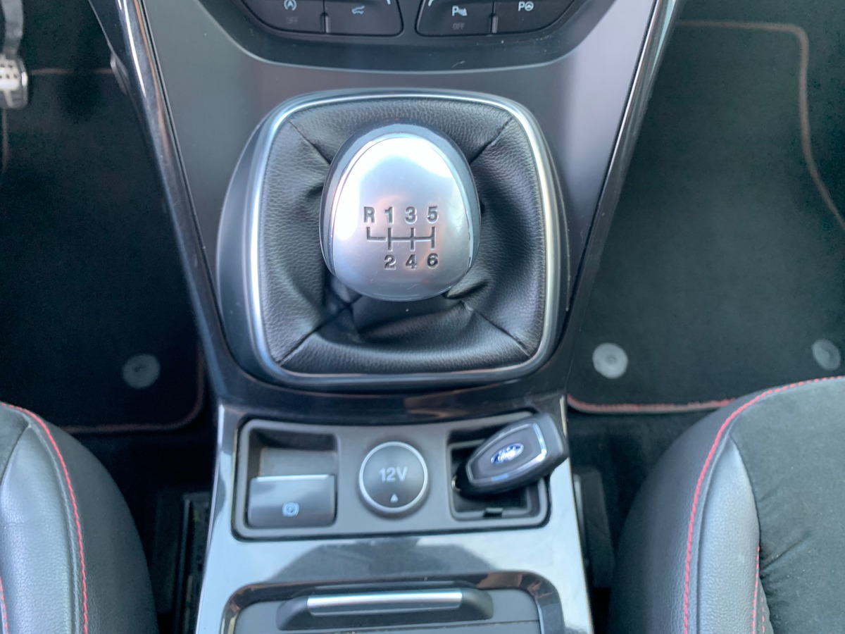 Ford Kuga 120 chevaux | St-Line | Caméra de recul | Attelage | GPS | Coffre assisté électriquement