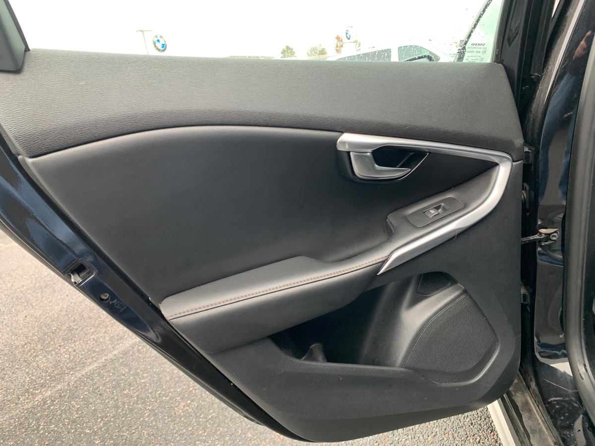 Volvo V40 Cross Country 150 ch | Toit panoramique | Cuir | GPS | Régulateur de vitesse