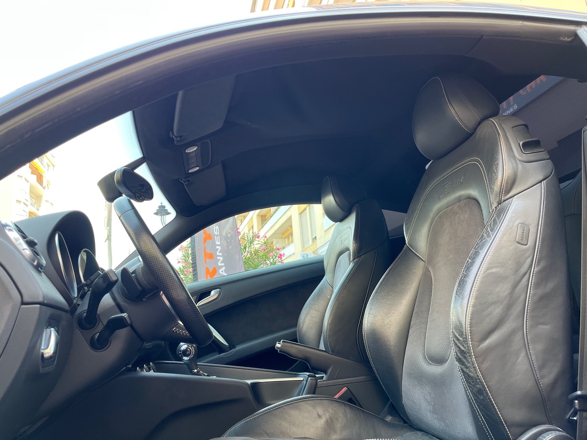 Audi TT 2.0 TFSI 200 cv / S line/  GPS / Jantes noires / Feux teintés  / intérieur cuir