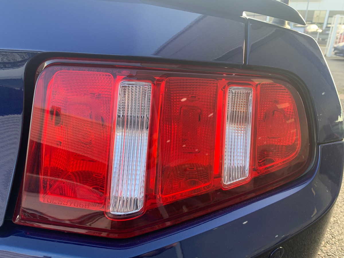 Ford Mustang 304 chevaux | V6 3.7L | Intérieur CUIR | Couleur Bleu Kona | Boite manuelle 6 vitesses