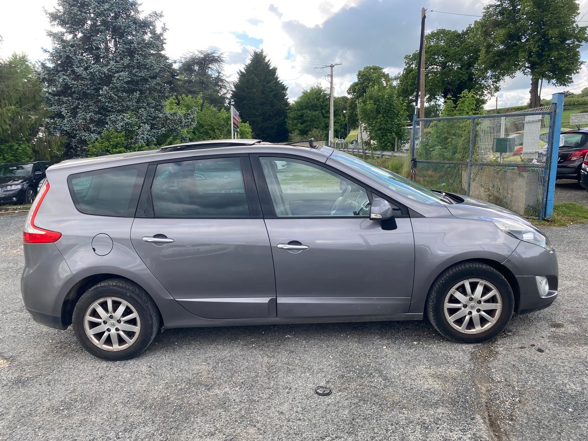 RENAULT Scenic III 3 1.9 dci 130cv 1ere main petit prix aucun frais à prévoir 