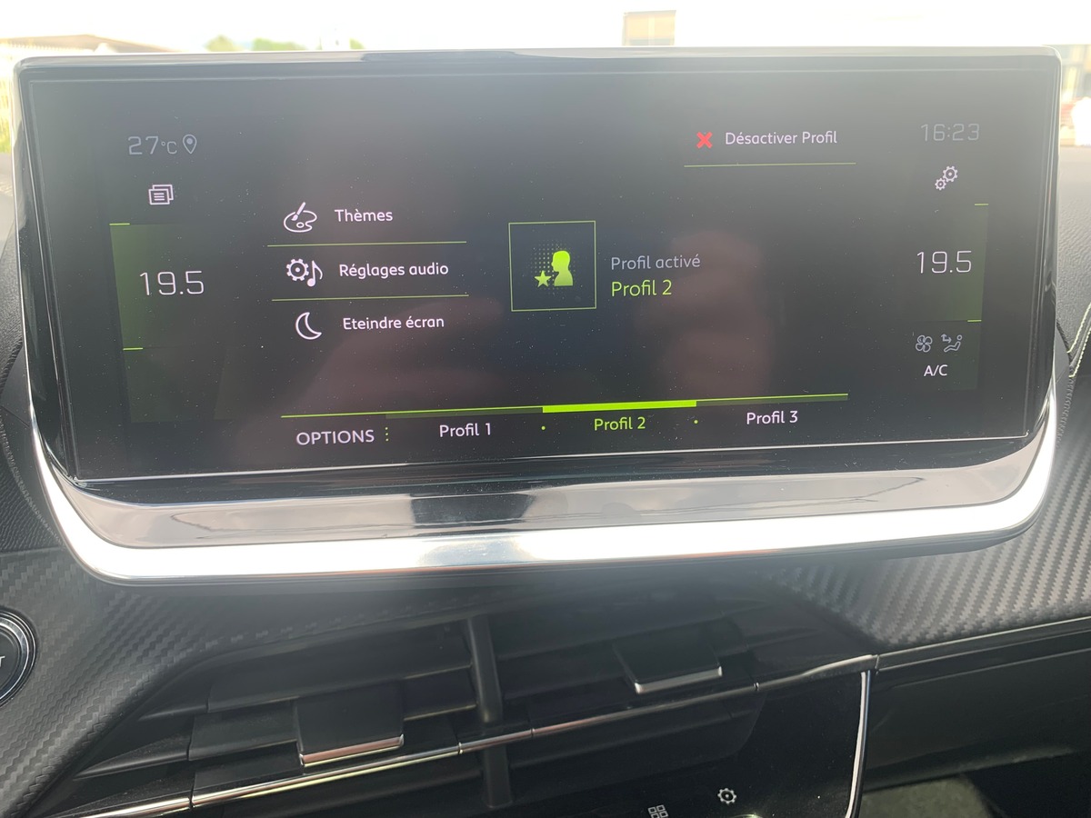 Peugeot 2008 130 chevaux | GT Line | Toit ouvrant panoramique | Apple car Play | Attelage