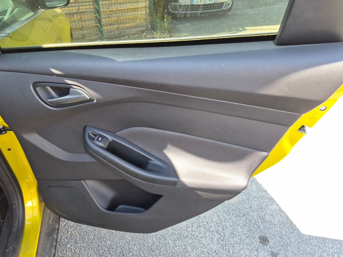 Ford Focus 1.6 150 ch TITANIUM