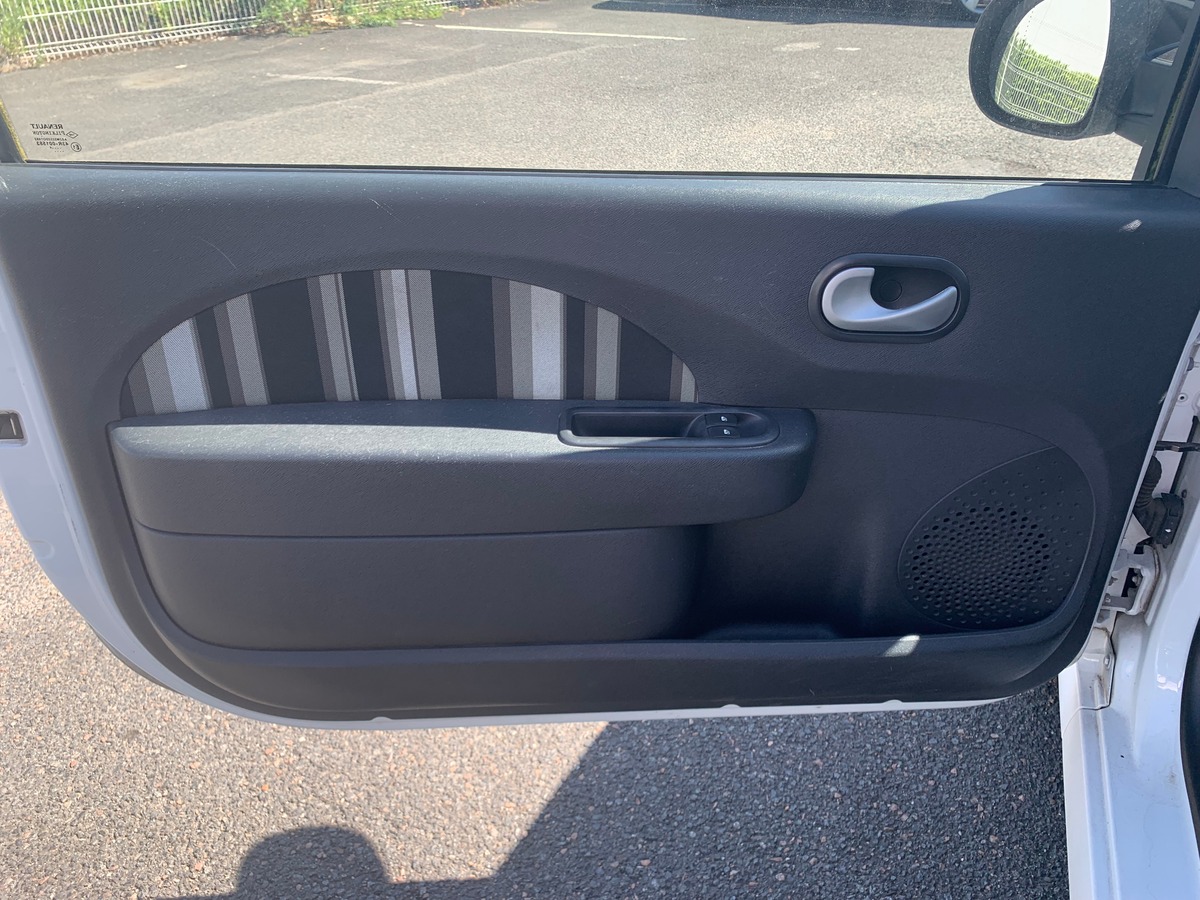 RENAULT Twingo 75 chevaux | Life | Premiére MAIN | Climatisation | Roue secours | Ordinateur de bord