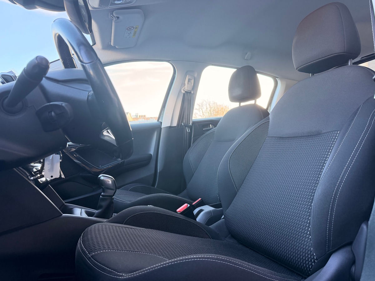 Peugeot 208 Allure 1.2 110 cv BVM5 - Distribution OK / 1ère main
