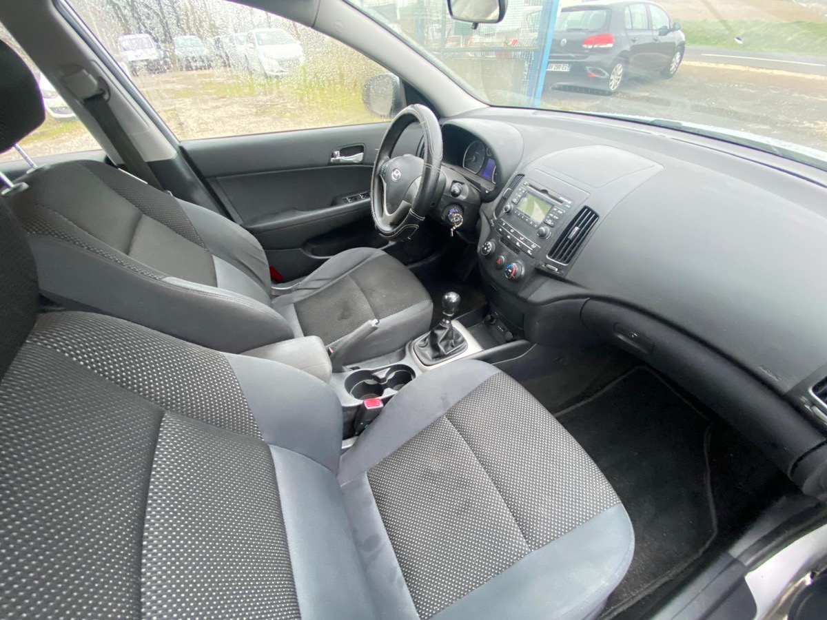 Hyundai i30 1.6 crdi 90cv break 254075km à chaîne nous sommes ouvert ce lundi 14 juillet