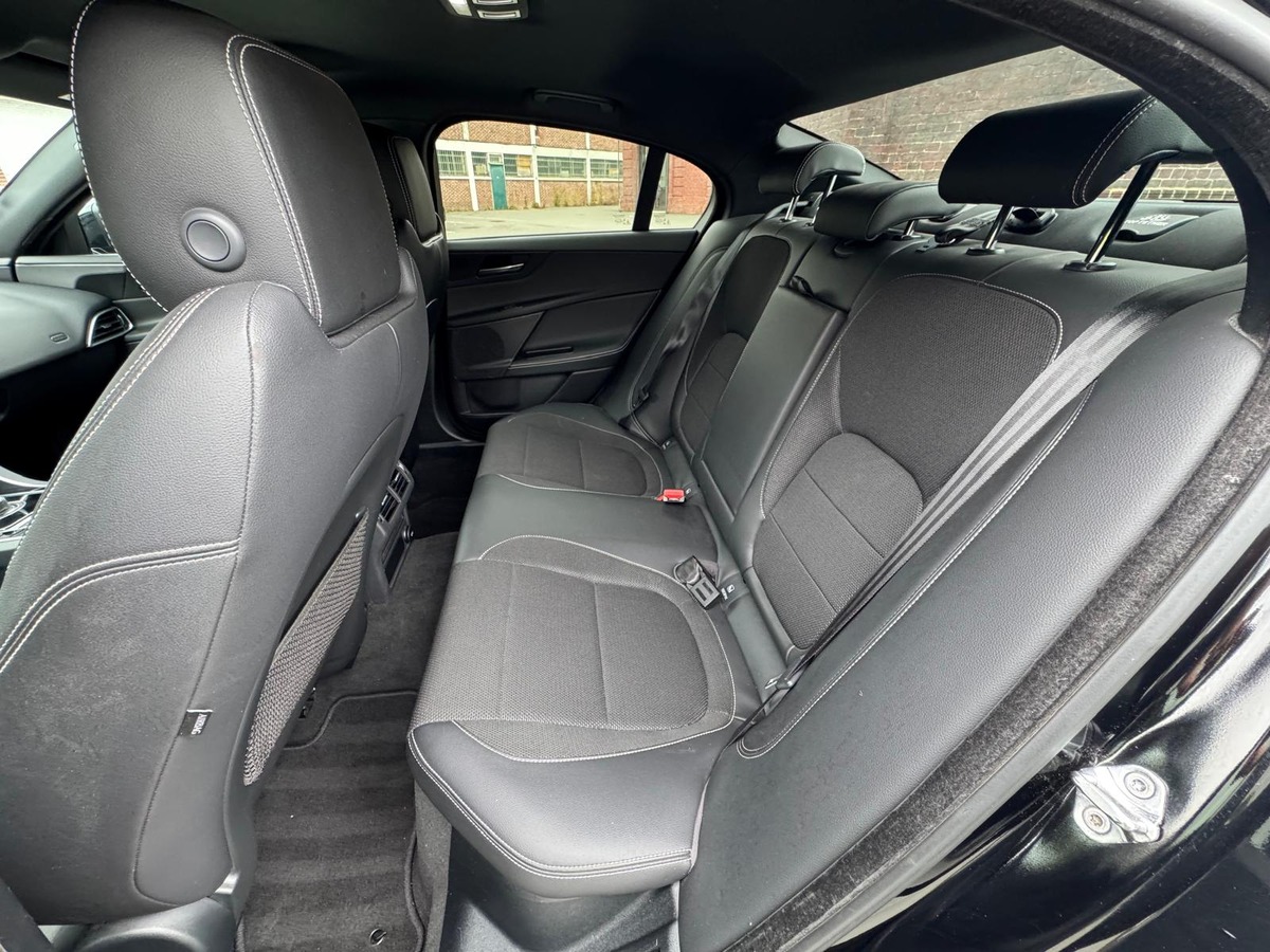 Jaguar XE 2.0 200CV R-Sport - Boite automatique