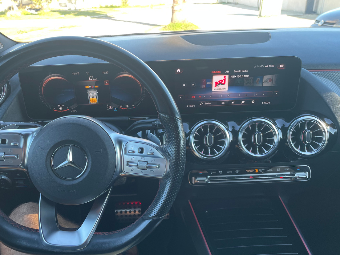 Mercedes Benz GLA 200 AMG