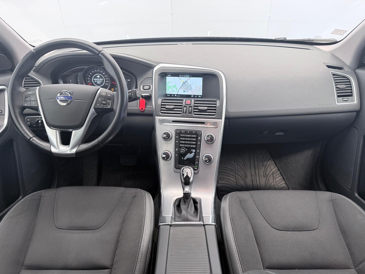 Volvo XC60 D3 150 CV BVA MOMENTUM GEARTRONIC