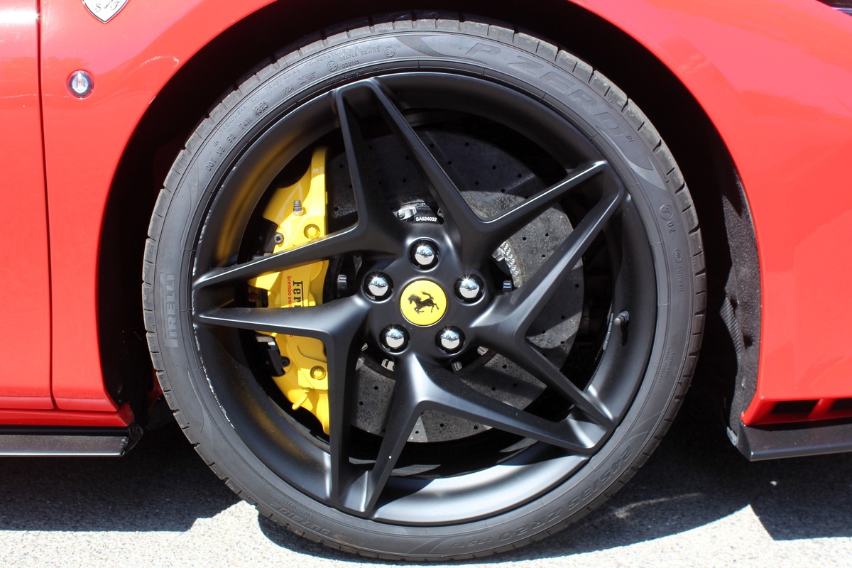 Ferrari F8 Tributo COUPE 3.9 DCT V8 BiTurbo 720 ch 1ère MAIN  ROSSO SCUDERIA - ORIGINE FRANCE