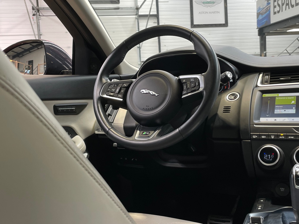 Jaguar E-Pace 2.0L P-250 AWD R-DYNAMIC HSE - TOIT PANO/VOLANT CHAUFFANT