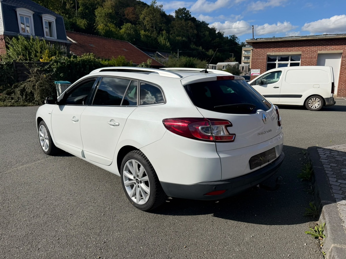 RENAULT Megane III Estate 1.5 dCi BOSE Edition-Crochet d'attelage - Distribution neuve- Garantie
