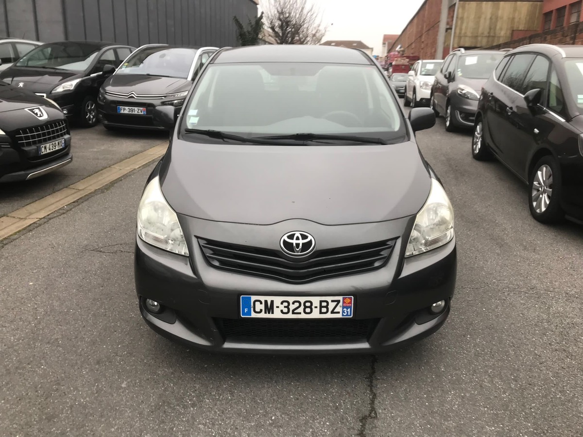 Toyota Verso 2.0 D-4D 126 CV éditiont 4X foi sans frai CB