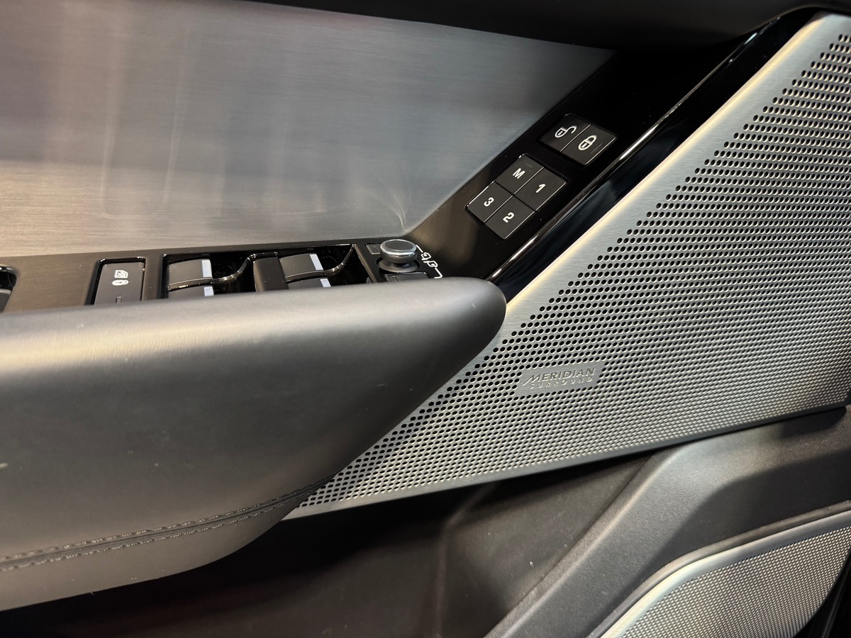LAND ROVER RR VELAR 5.0 P550 SVA-D R-DYNAMIC 550CV TO/ATTELAGE/UHD FULL