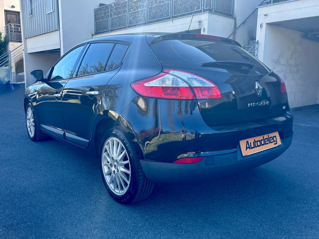 RENAULT Megane III - 1.9DCI 130CH - CARMINAT TOMTOM