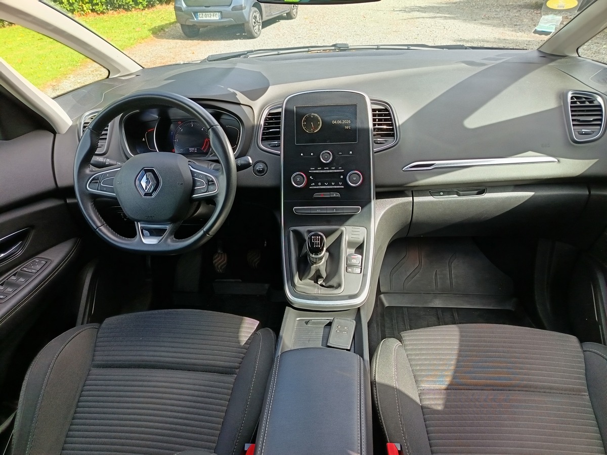 RENAULT Megane Scenic 1.5 dci 110 ch