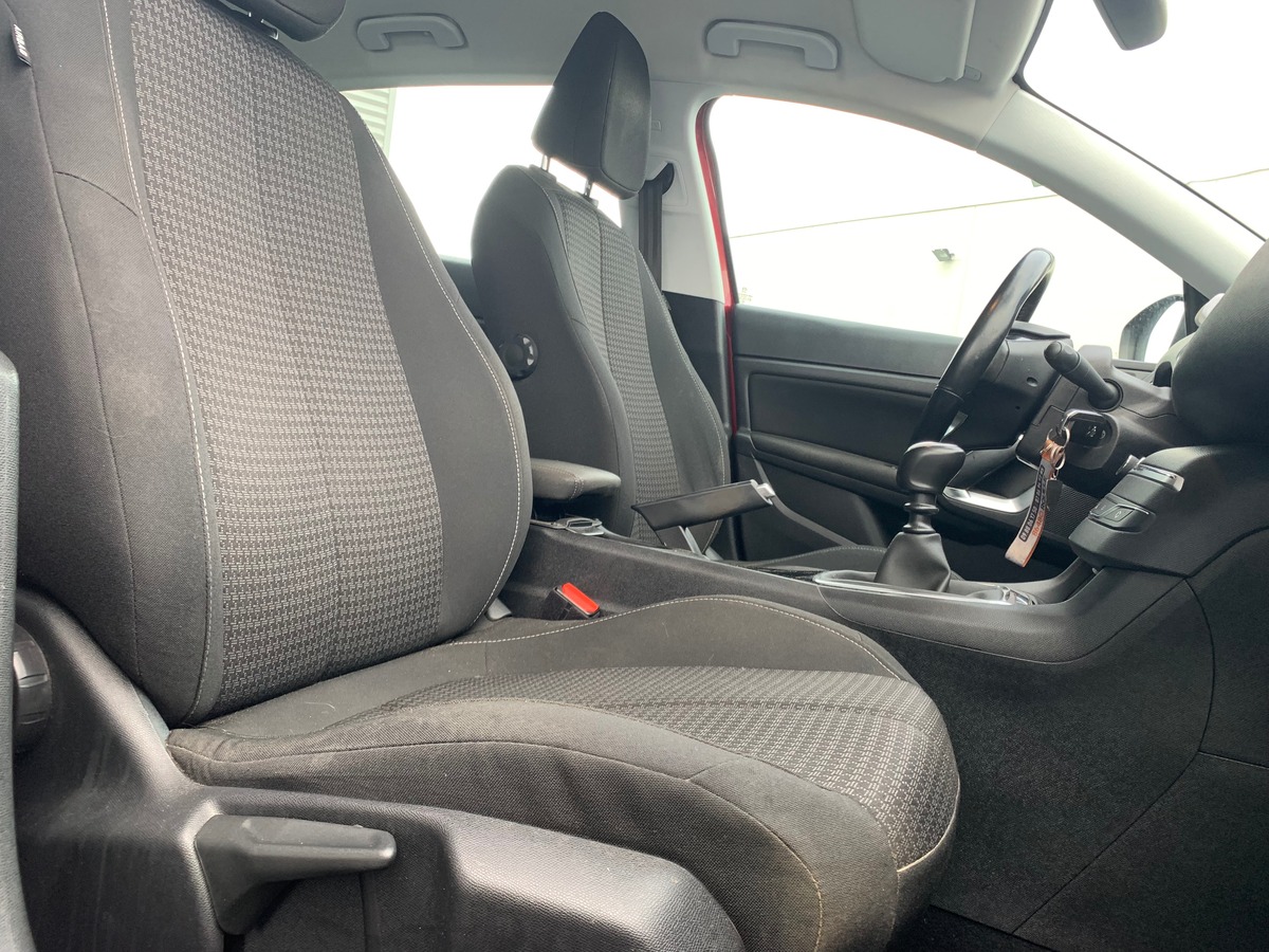 Peugeot 308 100 ch | Pack Attelage | Régulateur vitesse | Jantes Alu | Radar stationnement arriére