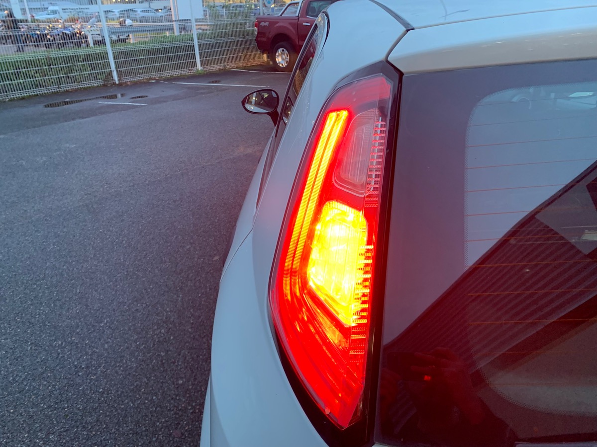 Fiat Punto 69 ch | Radio CD MP3 | Vitres avant électriques | Airbags | ABS | Commandes Radio volant