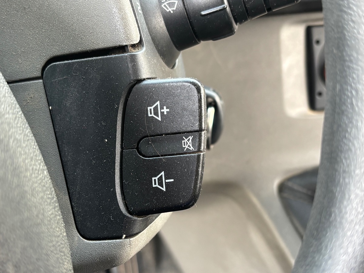 RENAULT Kangoo II Express phase 1 BVM5 / Trappe de toit