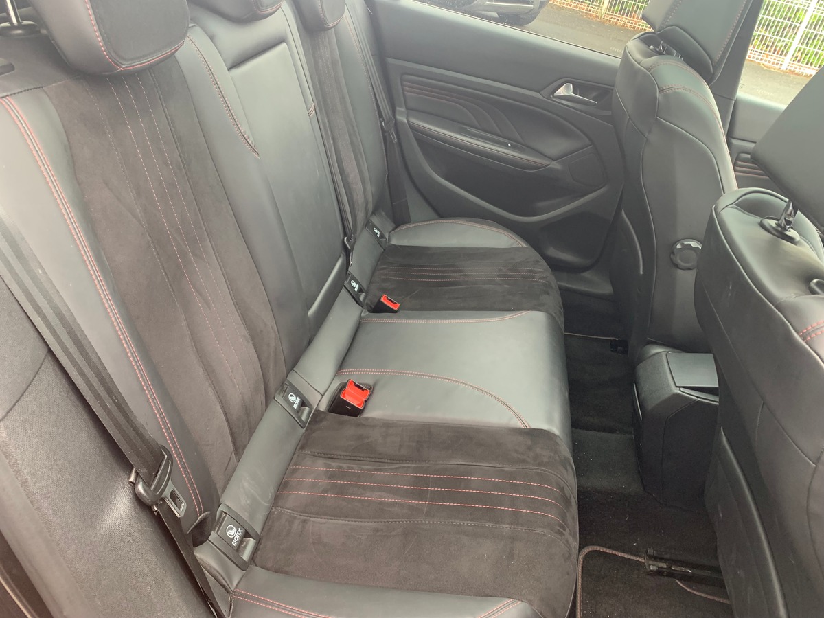 Peugeot 308 180 chevaux | GT | Toit panoramique | Caméra de recul | Régulateur de vitesse | GPS