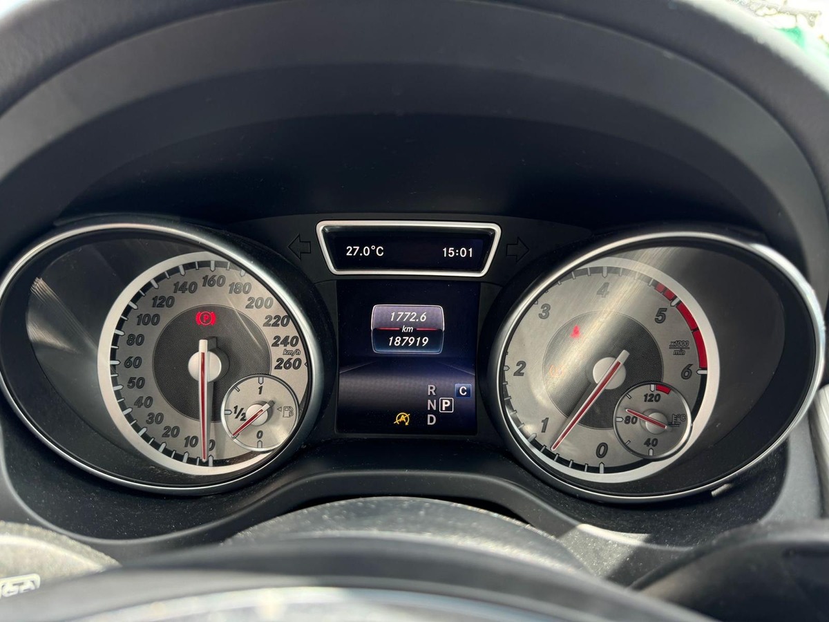 Mercedes-Benz GLA 220 D Sensation 2.1 CDi 4matic 7G-DCT 177 cv / Caméra de recul / Sellerie cuir