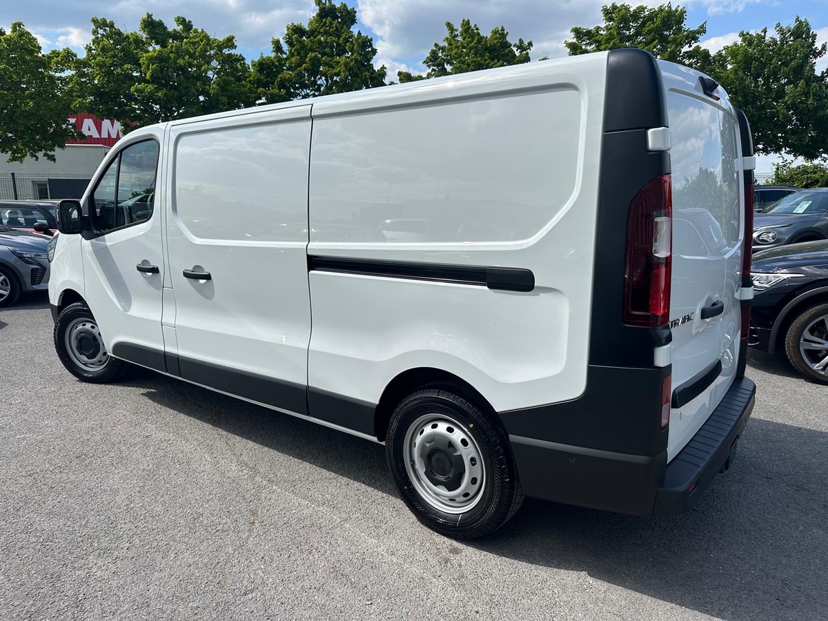 RENAULT Trafic L2H1 2.3 DCI 130CH GRAND CONFORT + ATTELAGE
