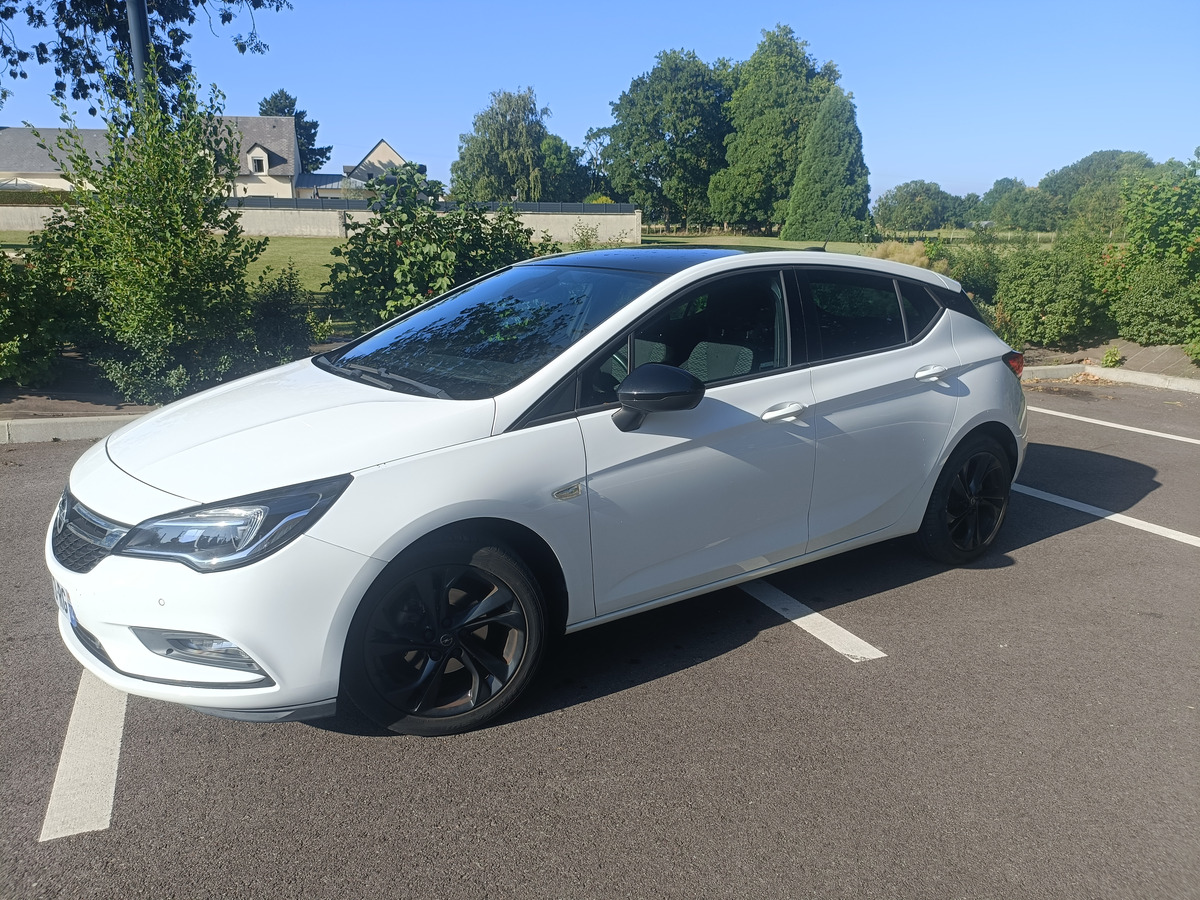 Opel Astra 105 ch | Black edition