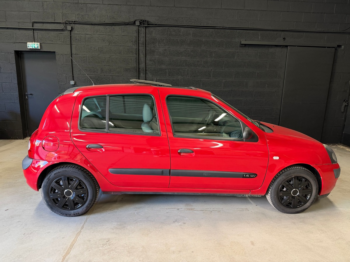 RENAULT Clio 2 1.4 Boite Automatique / Toit Ouvrant