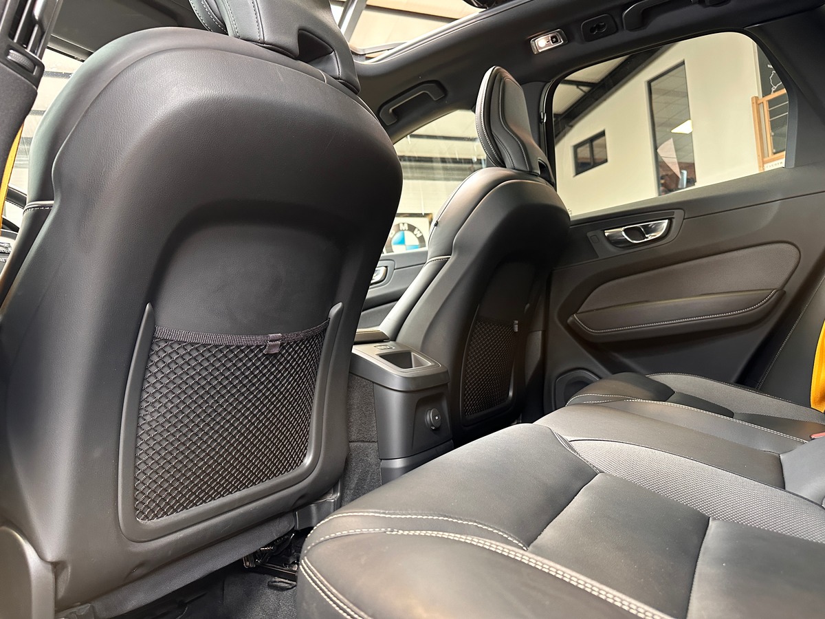 Volvo XC60 T8 AWD 318 + 87 POLESTAR Engineered Geartronic / ATTELAGE / HARMAN KARDON