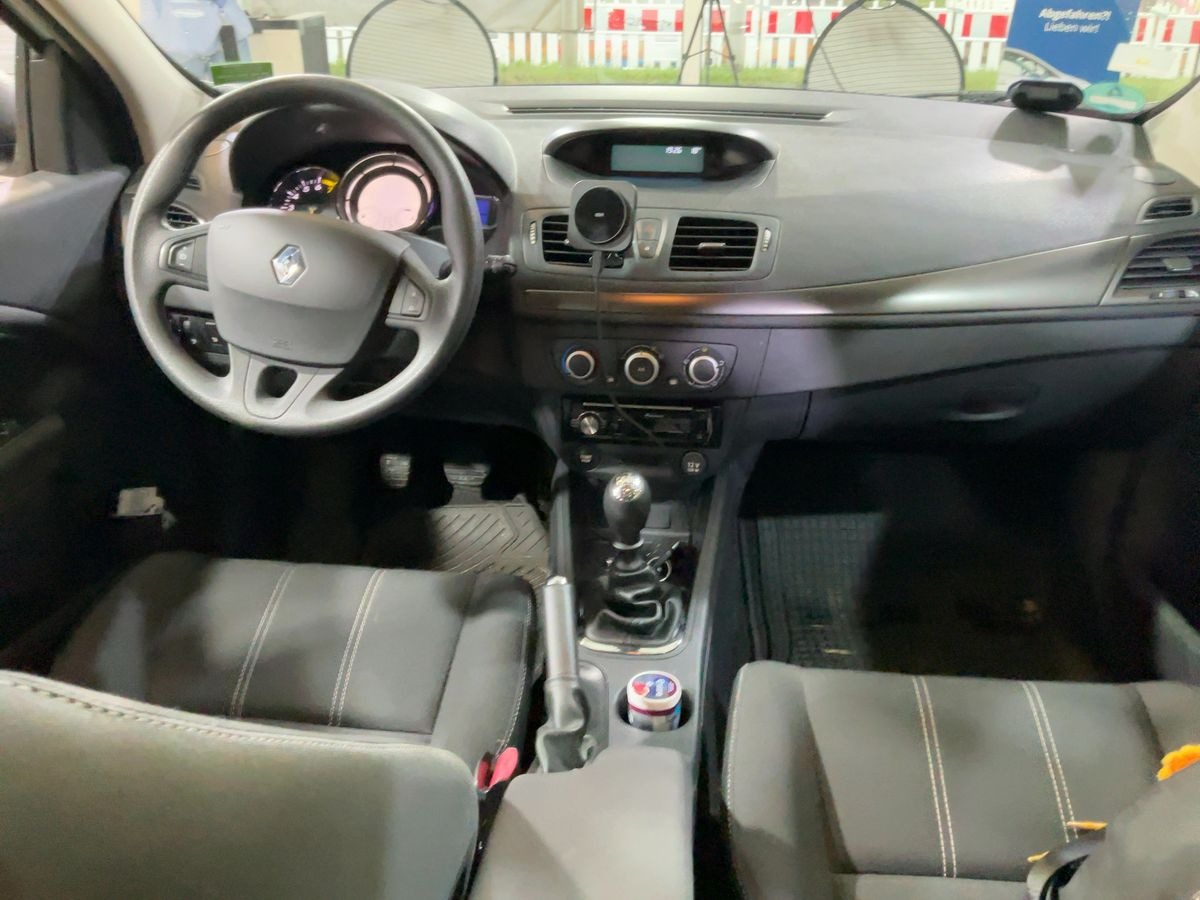 RENAULT Megane III 1.6i 16v 110 Authentique