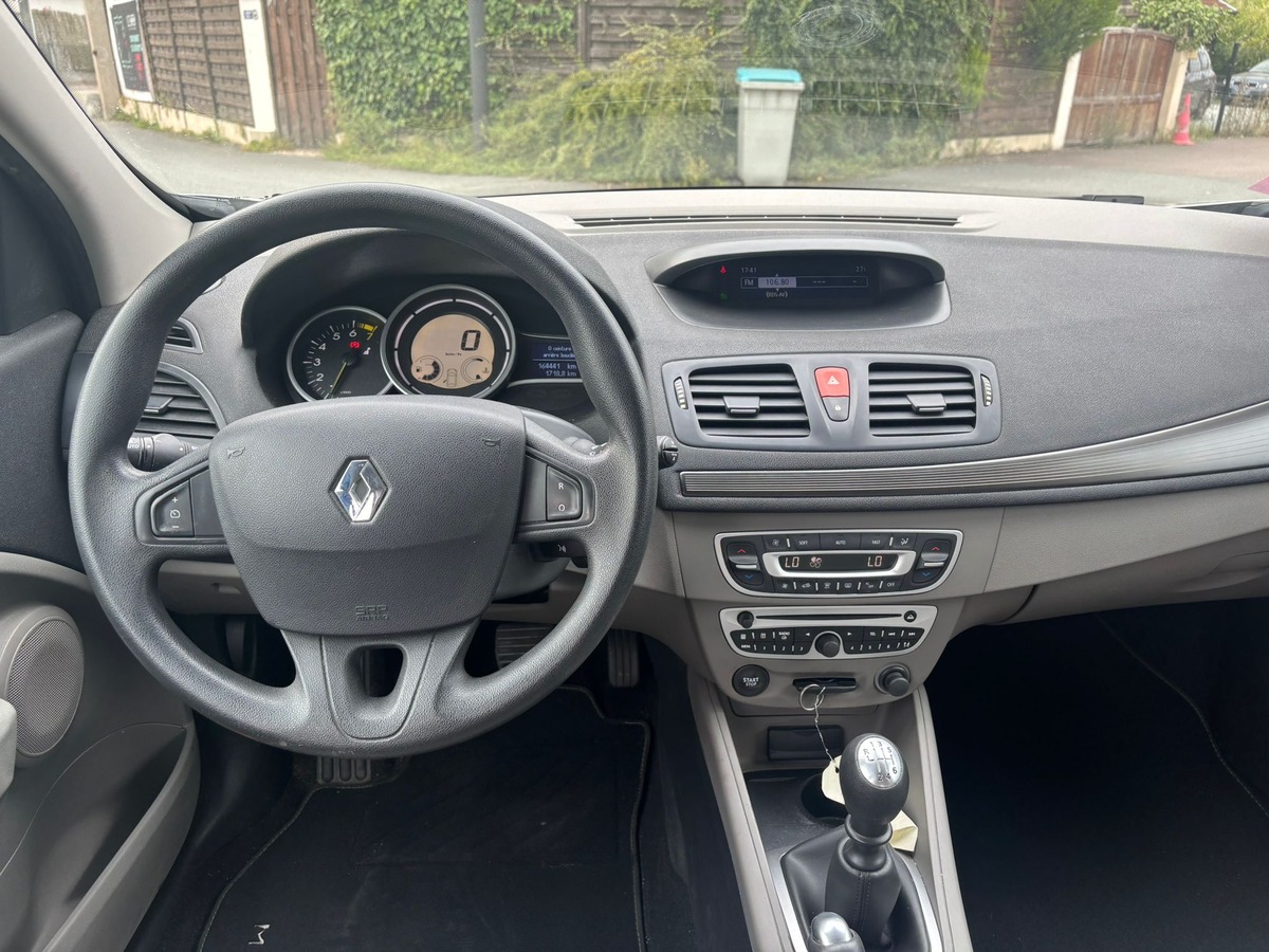 RENAULT Megane III 1.6 E85 110 Expression - Révisée - Garantie