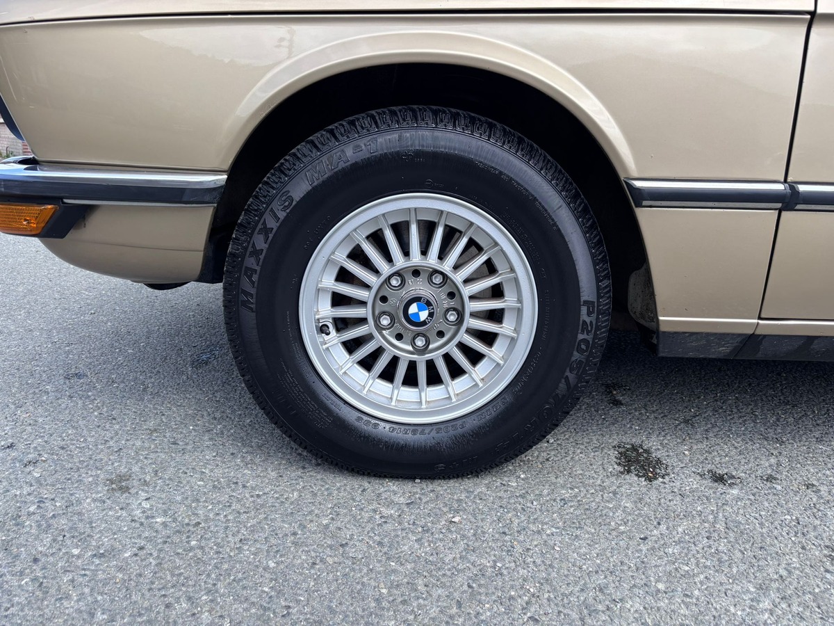 Bmw Série 5 E12 525 - Origine France - Kilométrage d'origine
