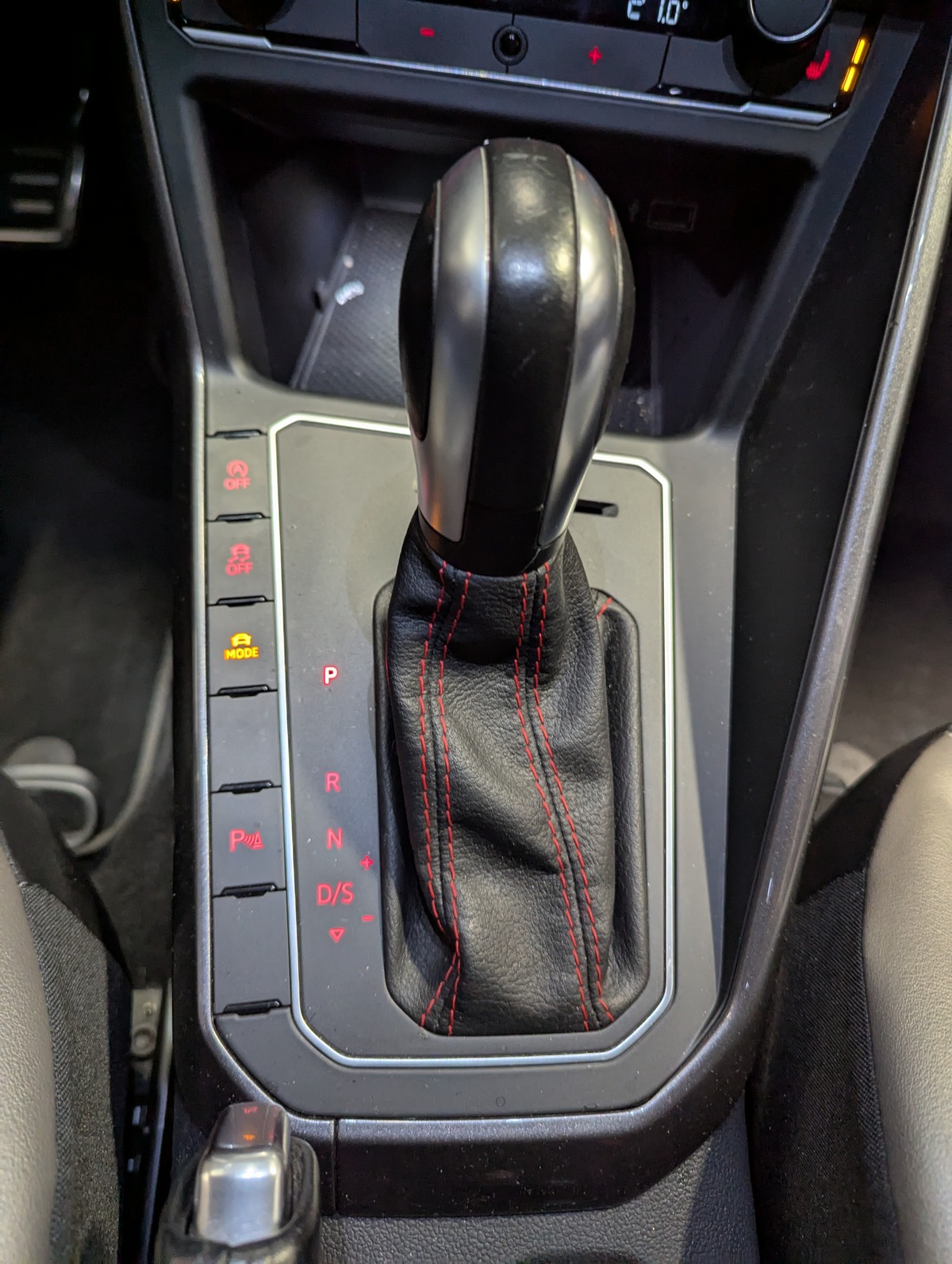 Volkswagen Polo 2.0 TSI 200ch DSG6 GTI VIRTUAL-BEATS-SIEGES CHAUFFANT